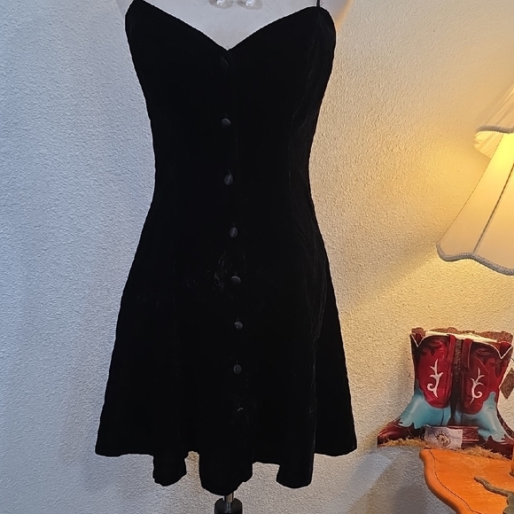 Moda Dresses & Skirts - Vintage Black Velvet Party Dress Moda International Size 10
